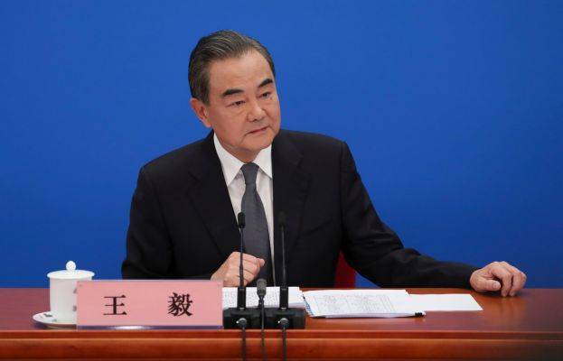 Глава китайского МИДа подверг жесткой критике США и Японию