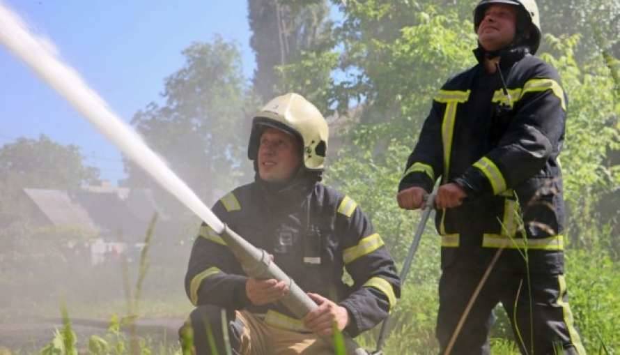 Зеленский направит Греции помощь для борьбы с пожарами