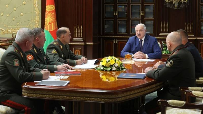 Лукашенко поручил «закрыть каждый метр границы» с Литвой