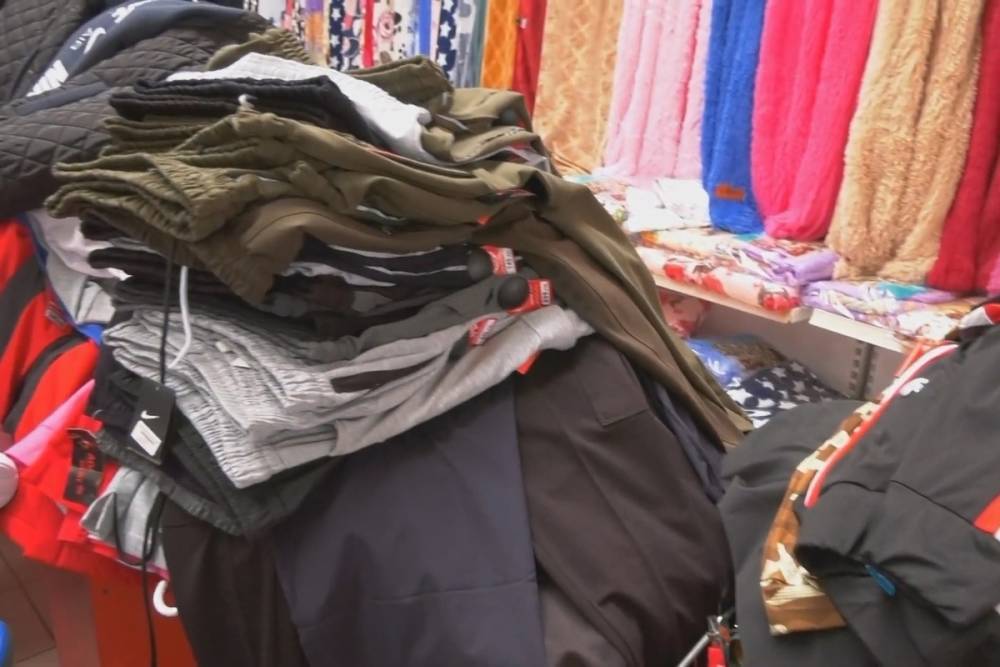 Рязанские полицейские накрыли магазин контрафактной одежды и обуви