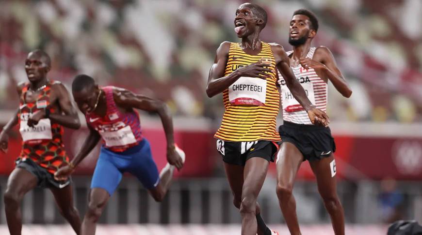 Джошуа Чептегеи выиграл олимпийское золото в беге на 5000 м
