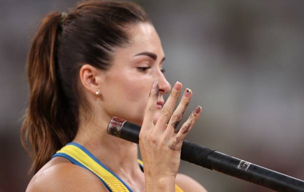 Украинская легкоатлетка расплакалась и раскритиковала НОК после выступления на Олимпиаде