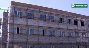 Жители Карабулака добились возобновления строительства школы