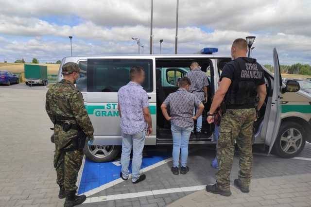 Польские пограничники за сутки задержали 71 нелегального мигранта на границе с Беларусью