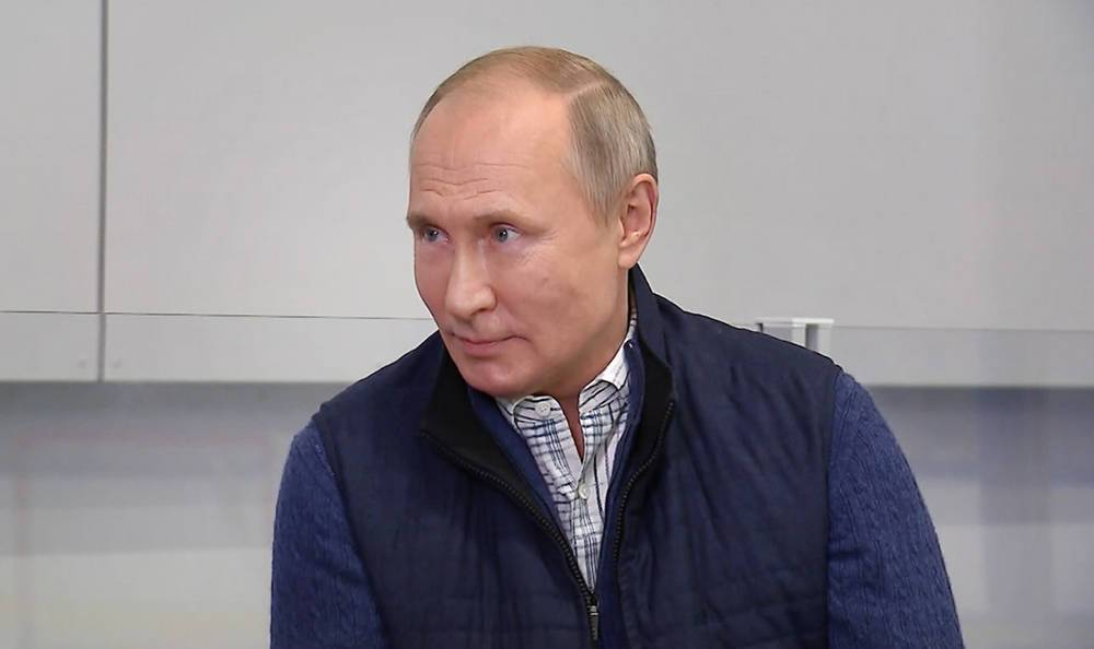 "Реагировать научились, но сбои есть": как прошло совещание Путина по пожарам
