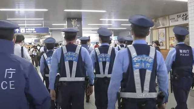 В Токио неизвестный с ножом напал на пассажиров метро: есть пострадавшие