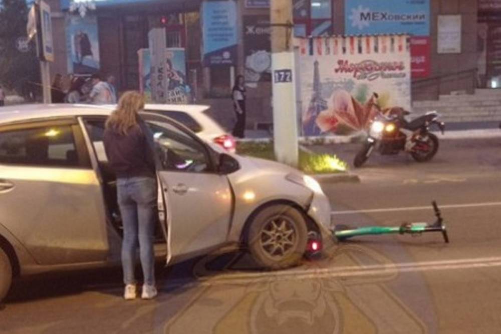 Читинка сбила пешехода на электросамокате в центре города