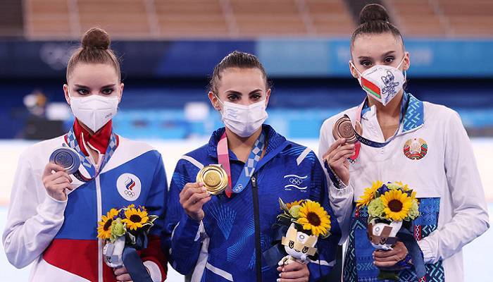Израильтянка Ашрам выиграла золото Олимпиады в художественной гимнастике