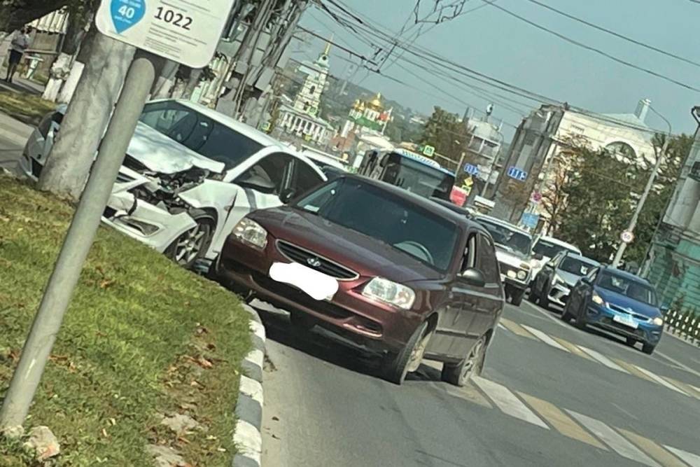 7 августа в центре Тулы столкнулись два Hyundai
