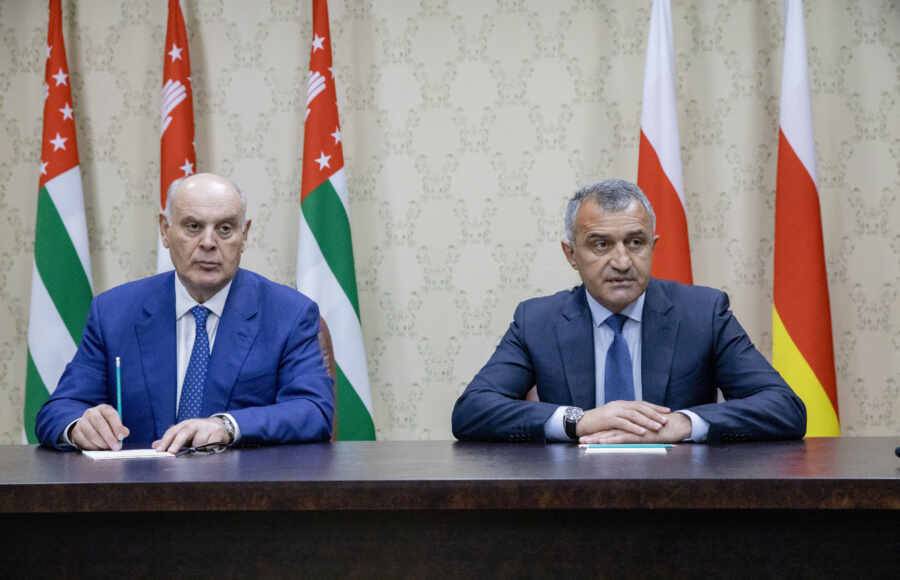 Абхазия и Южная Осетия договорились проводить совместные военные учения