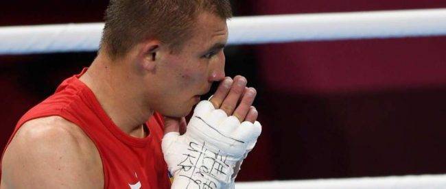 Боксер Хижняк, проигравший бой за «золото» на Олимпиаде, не согласен с решением судьи