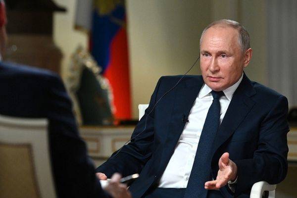 Путин поручил организовать мониторинг доходов бедных граждан