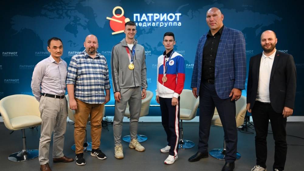 Бронзовый призер Олимпиады Артамонов рассказал о необычном опыте "гаражных" тренировок