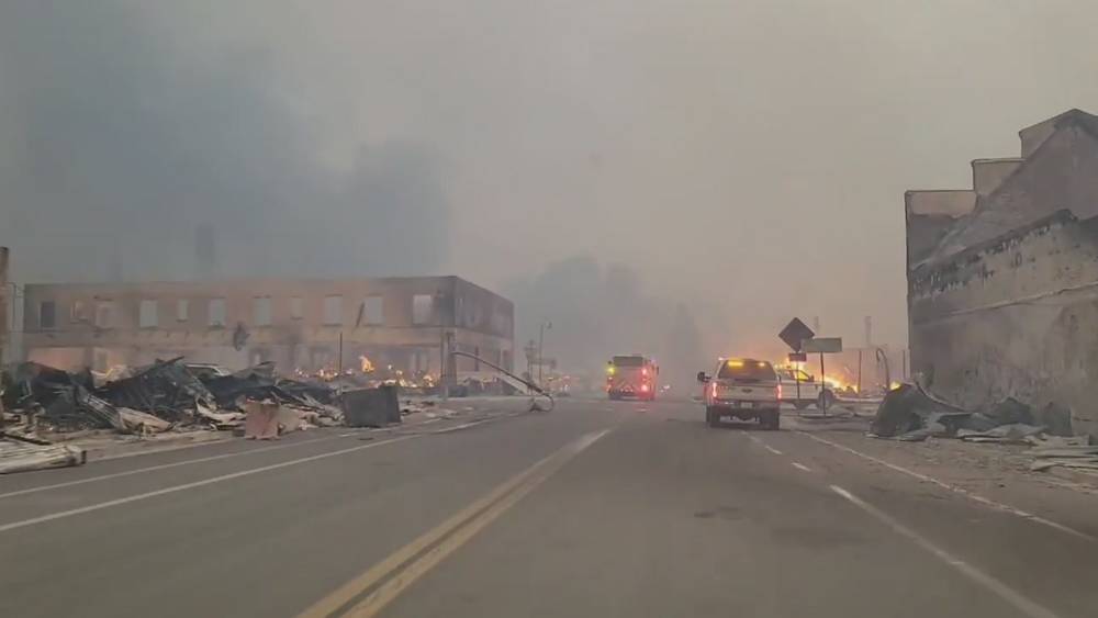 В Калифорнии пожары уничтожили городок Гринвилл (видео)