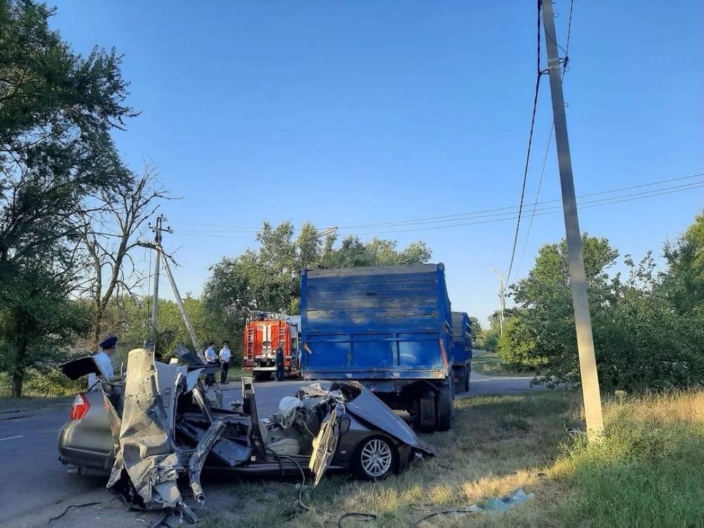 В ДТП легковушки с грузовиком в Ставропольском крае погибли три человека