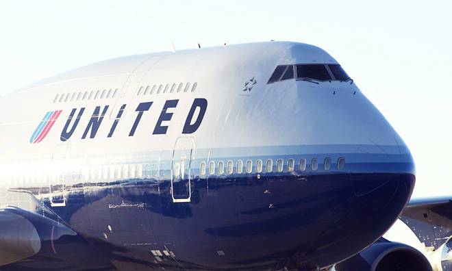 United Airlines потребует от всех сотрудников привиться от COVID-19