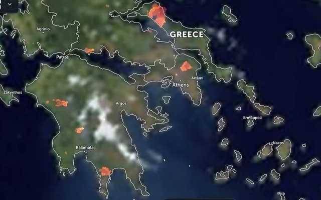 За последние сутки зафиксировано 426 пожаров в Греции, тушить помогают 100 украинских спасателей