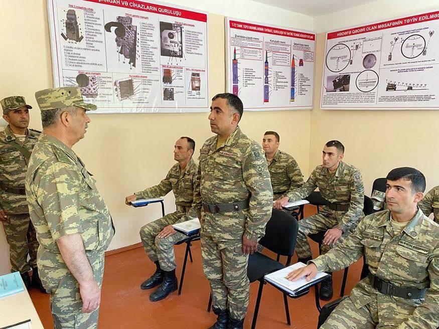 Министр обороны Азербайджана посетил военные части, дислоцированные в Кельбаджарском и Лачинском районах (ФОТО/ВИДЕО)