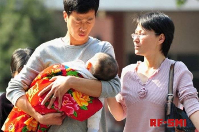 В прошлом месяце компартия Китая разрешила семьям иметь трёх детей