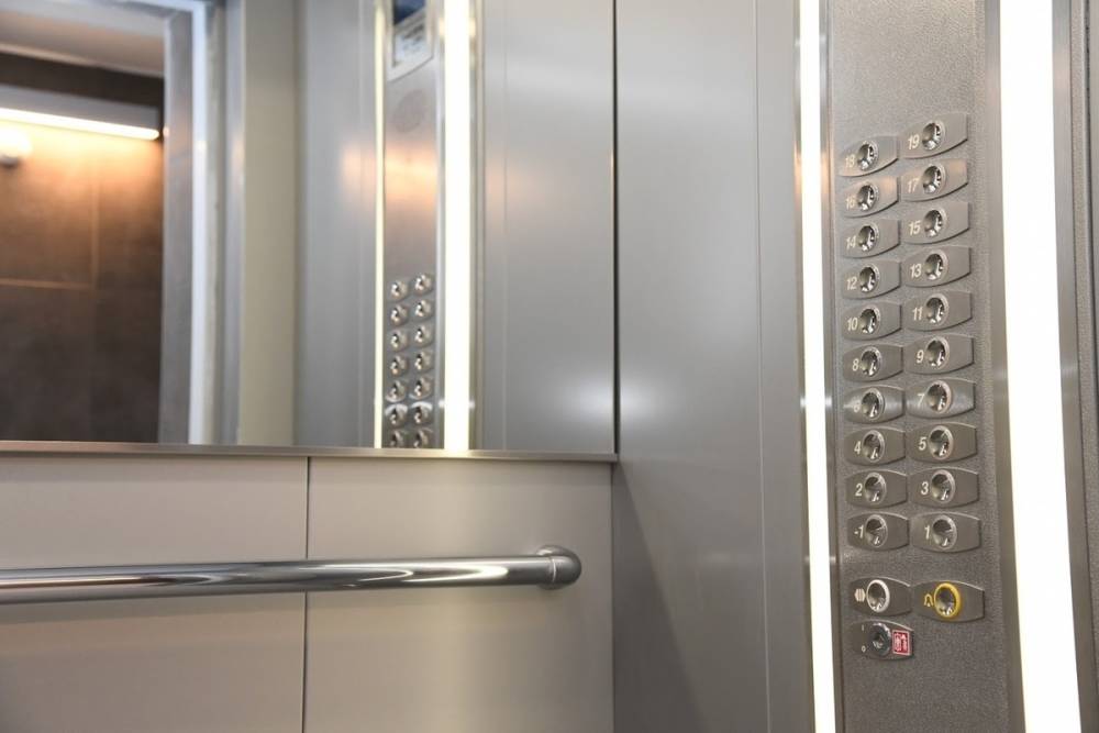 Жильцы многоэтажных домов Волгограда и области пользуются новыми лифтами