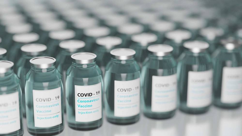 Медики рассказали о пяти симптомах COVID-19 у вакцинированных людей