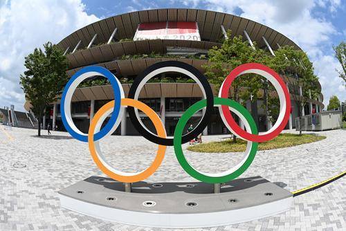 В Токио на фоне церемонии закрытия Олимпийских игр проходит акция противников мероприятия