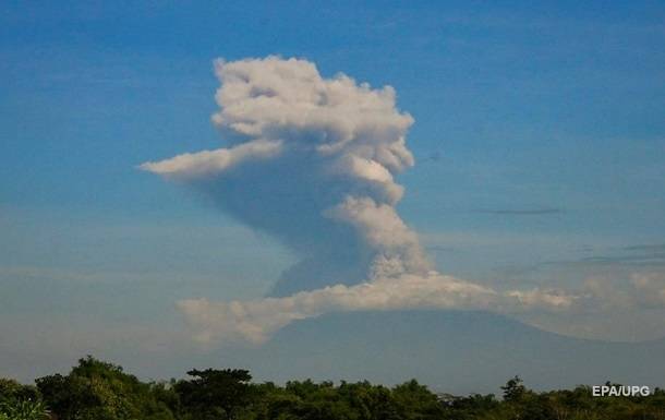 В Индонезии начал извергаться вулкан Мерапи
