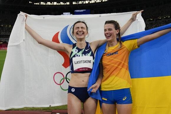 Украинскую легкоатлетку вызовут в Минобороны страны из-за фото с россиянкой