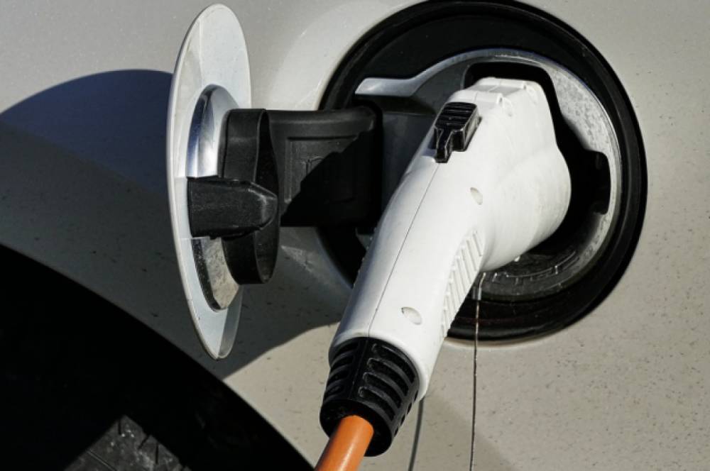 Чехия выступила против инициативы ЕС о запрете автомобилей на бензине