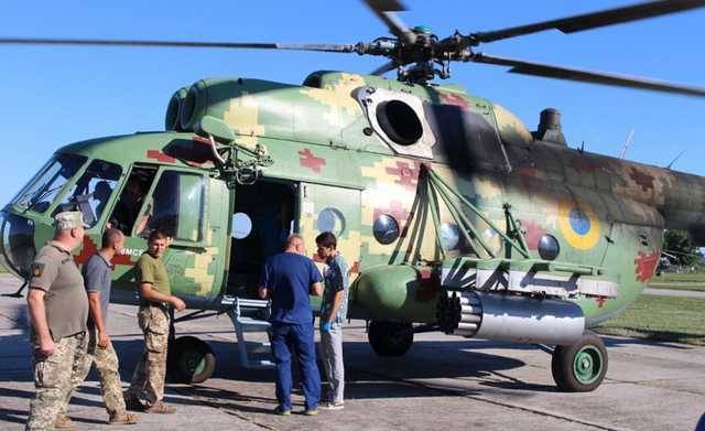 В Одессу на вертолете доставили травмированного в Херсонской области военнослужащего