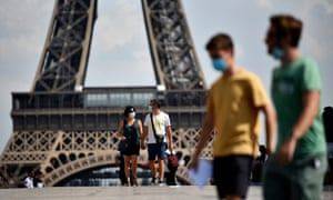 Франция вводит новые правила действия санпропусков