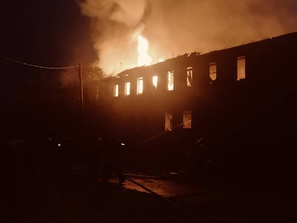 На Ямале в сгоревшем жилом доме погибли четыре человека. Возбуждено уголовное дело