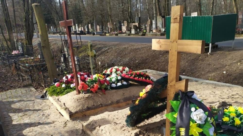 Росстат сообщил о сокращении трат россиян на похороны