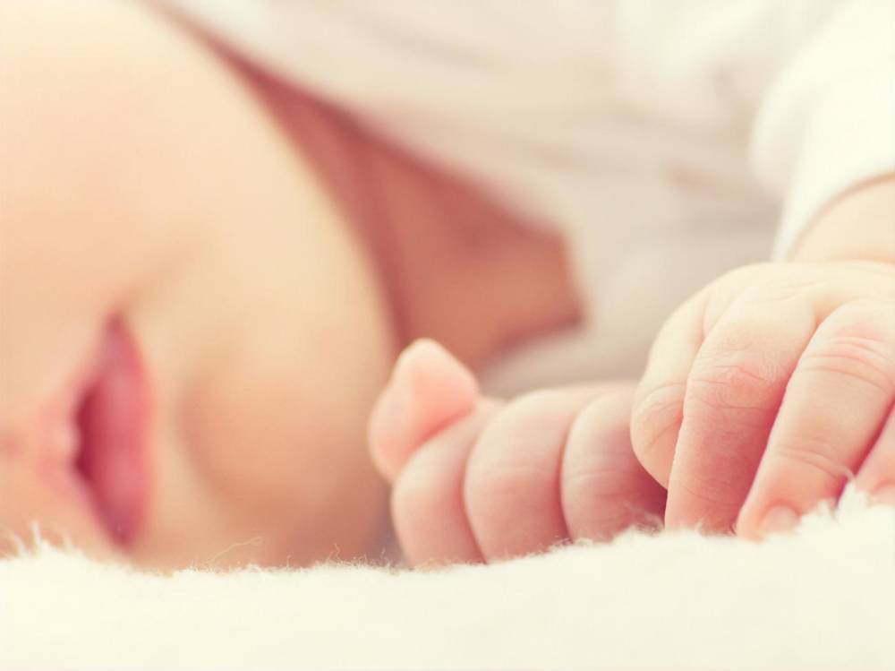 В Сингапуре из больницы выписали самого маленького младенца в мире. При рождении он весил 212 граммов