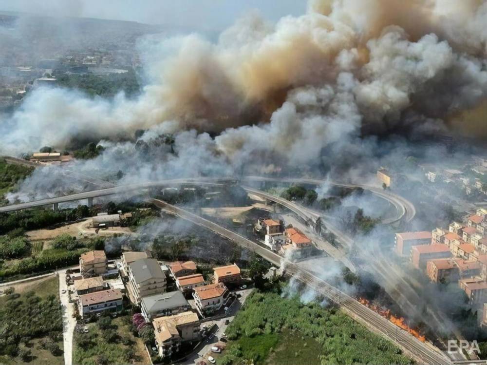 Власти Италии предупредили о риске пожаров из-за сильной жары