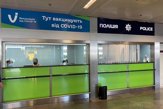 В аэропорту "Борисполь" открылся пункт массовой вакцинации от СOVID-19 без предварительной записи