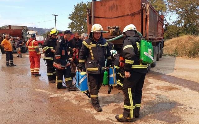 Украинские спасатели потушили пожары в греческих селах (ФОТО)