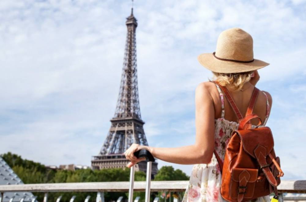 Во Франции COVID-паспорта стали обязательными в ресторанах и транспорте
