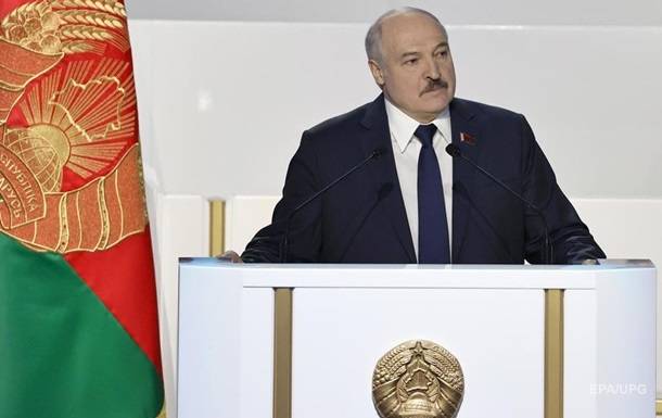 Лукашенко обвинил Украину в "переброске боевиков и боеприпасов в Беларусь"