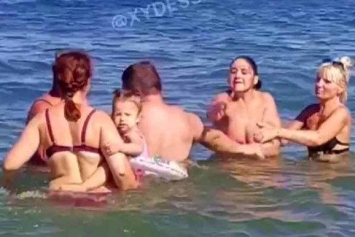 На одесском пляже женщины подрались на глазах у маленькой девочки