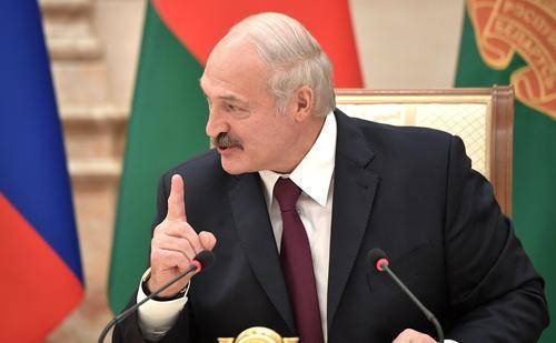 Лукашенко не звонит Зеленскому, потому что украинский президент не возьмет трубку