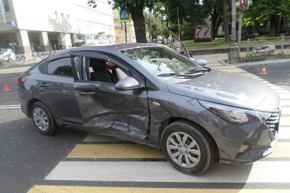 42-летняя женщина пострадала в ДТП в центре Пскова