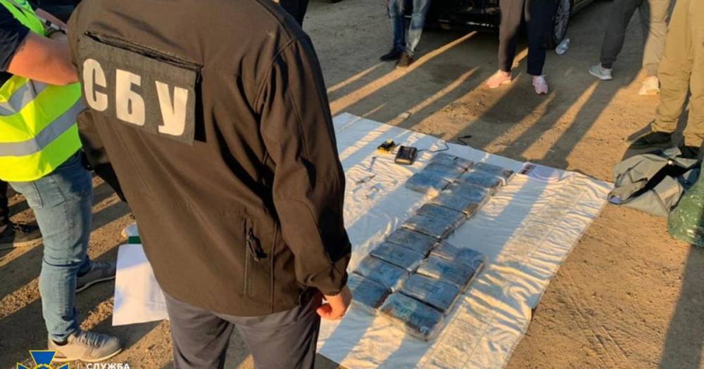 Курировали контрабанду кокаина в ЕС: в Одессе задержали членов крупнейшей итальянской преступной группировки (ФОТО)