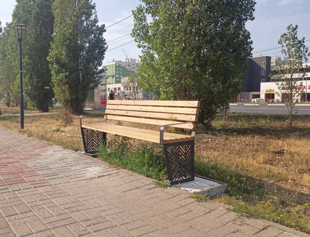 40 лавочек установили в трех скверах Московского района по просьбе жителей