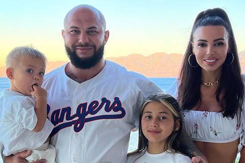 Оксана Самойлова и Джиган с детьми и Филиппом Киркоровым отдыхают в Греции