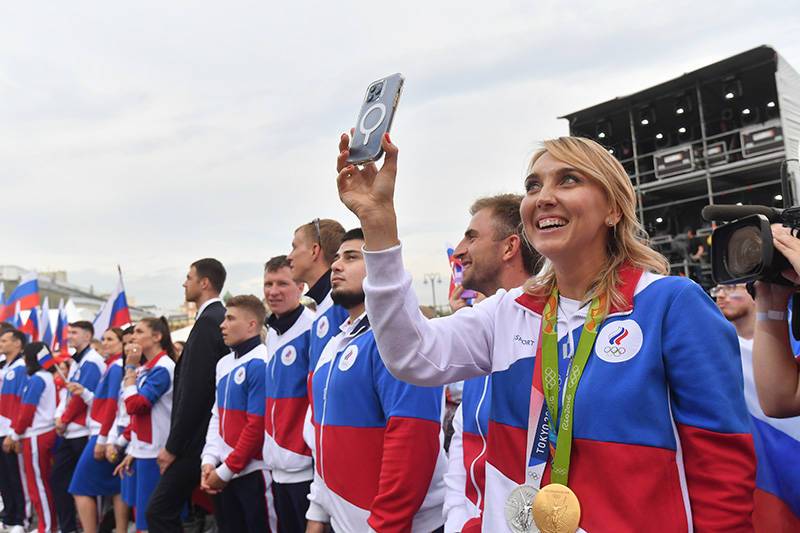 "Золотой рейс": российские олимпийцы вернулись в Москву