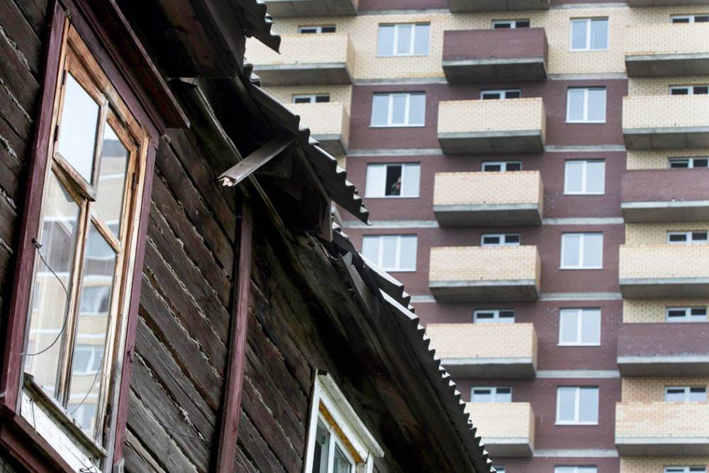 В Ленобласти началось переселение семей из аварийного жилья
