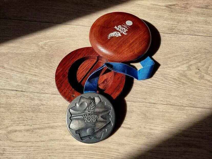 Сбежавшая из Белоруссии Тимановская продает серебряную медаль