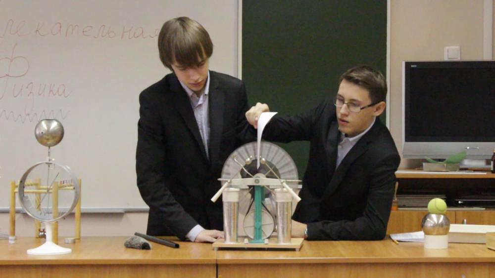 В школах Петербурга создадут современные лаборатории