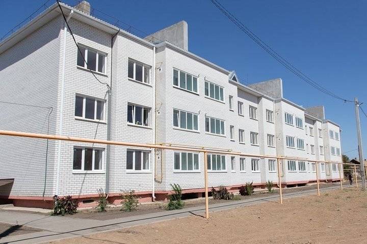 В Астраханской области дети-сироты получили ключи от новых квартир
